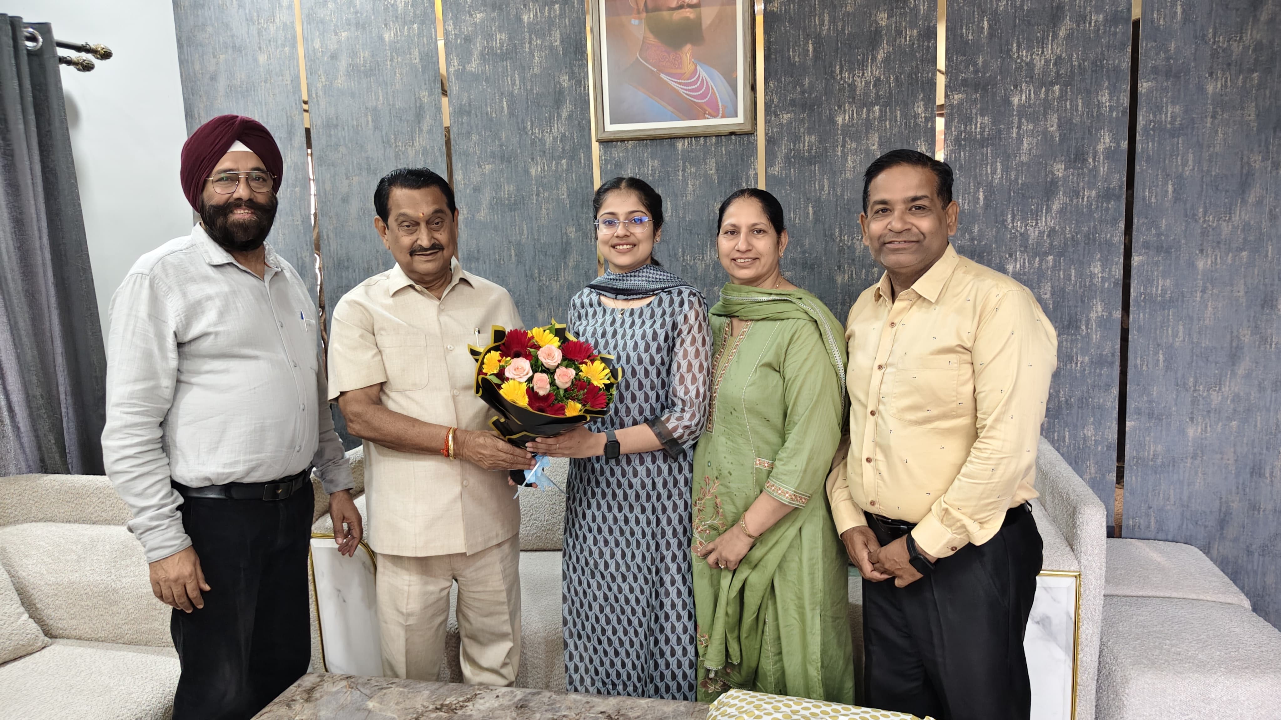 पीसीएस परीक्षा में टापर कौर को बेहड ने अपनी शुभकामनाएं दी