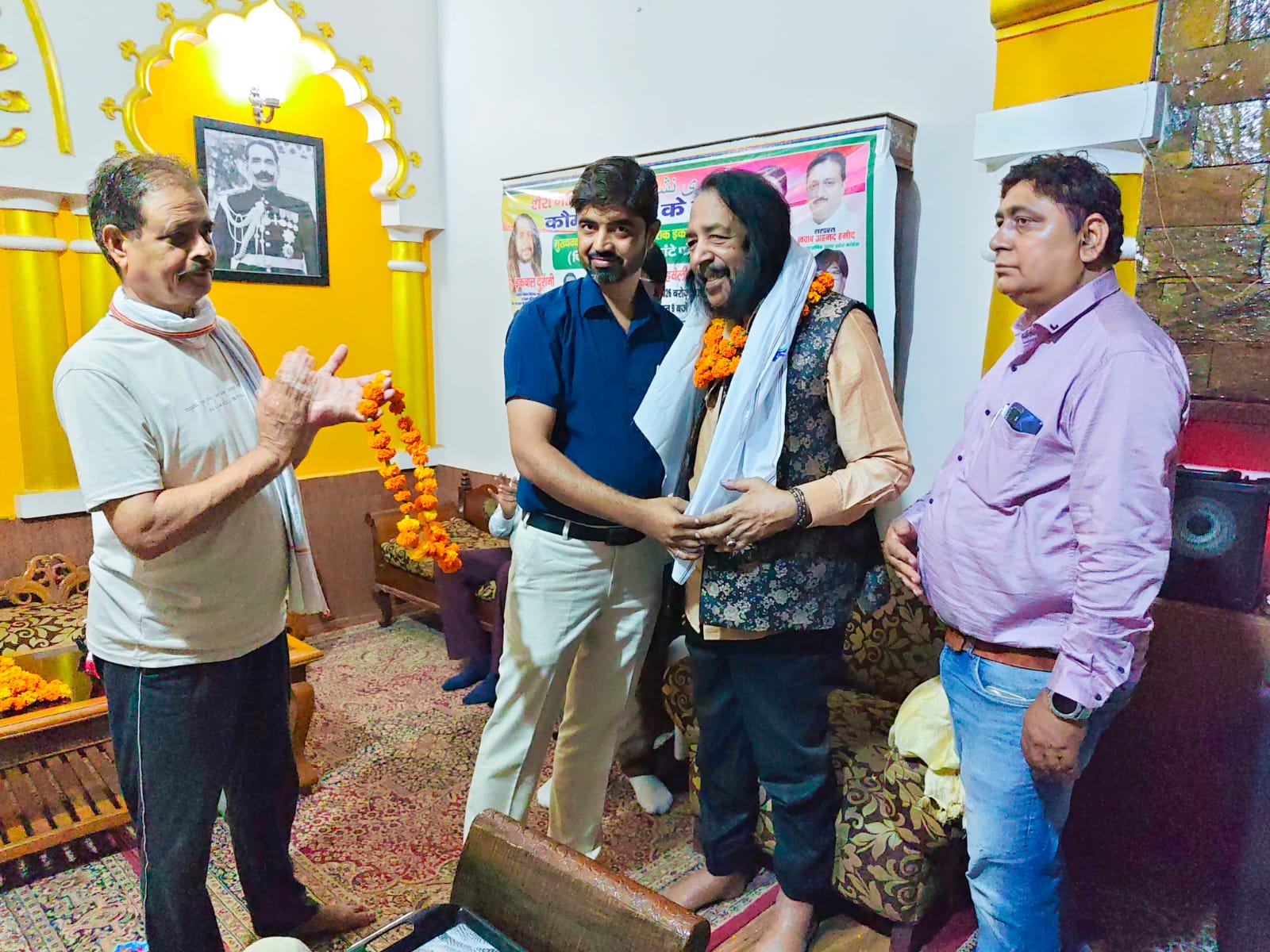 कौमी एकता के संदेश के साथ नवाबों की हवेली में सजी शानदार मुशायरे की महफिल