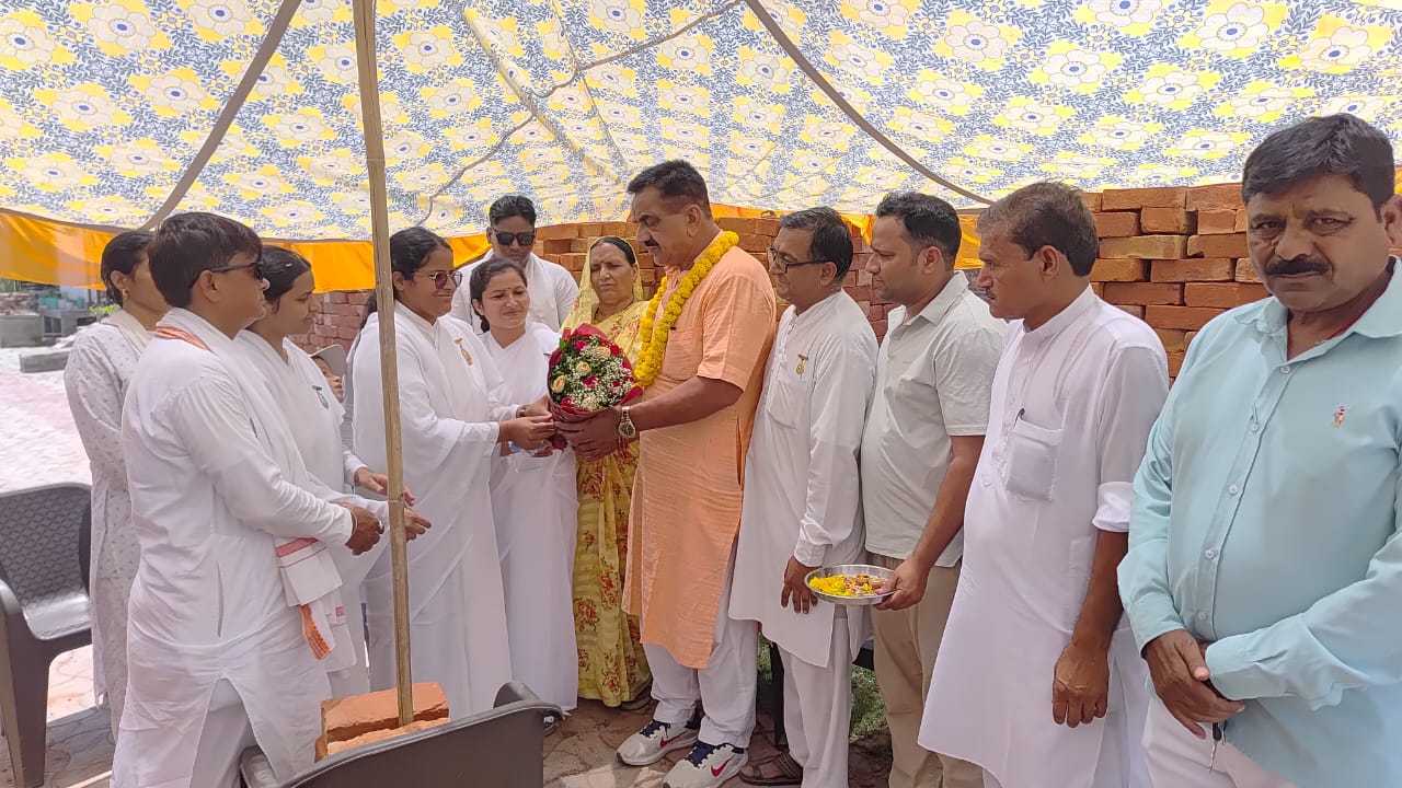प्रजापति ब्रह्माकुमारी जो ईश्वरीय विश्वविद्यालय के नये केन्द्र का बुधवार को विथि विधान के साथ भूमि पूजन किया गया