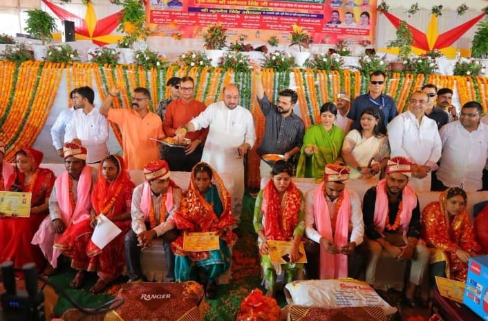 जनपद रामपुर में मुख्यमंत्री सामूहिक विवाह योजना के अंतर्गत फिजिकल ग्राउंड में आयोजित भव्य विवाह समारोह आयोजित
