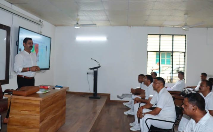 वर्दी का संकल्प सुरक्षित डिजिटल देवभूमि