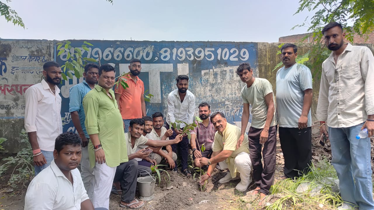 हरेला पर्व पर पूर्व विधायक ठुकराल ने किया पौधरोपण युवाओं को पड़ दिया संदेश