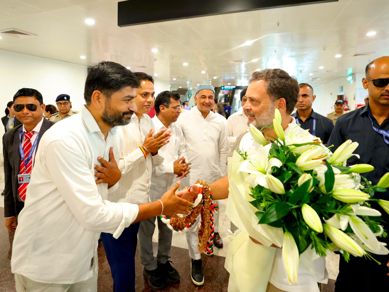 देहरादून एयरपोर्ट पर राहुल गांधी का भव्य स्वागत छात्रों की गूंज कार्यक्रम से युवाओं को मिलेगा नया संबल मोहित उनियाल